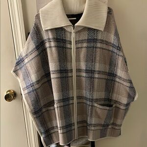 Tahiri Plaid Cape with Zipper and Pockets